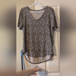 American Eagle Outfitters Black and Cream Patterned Tee